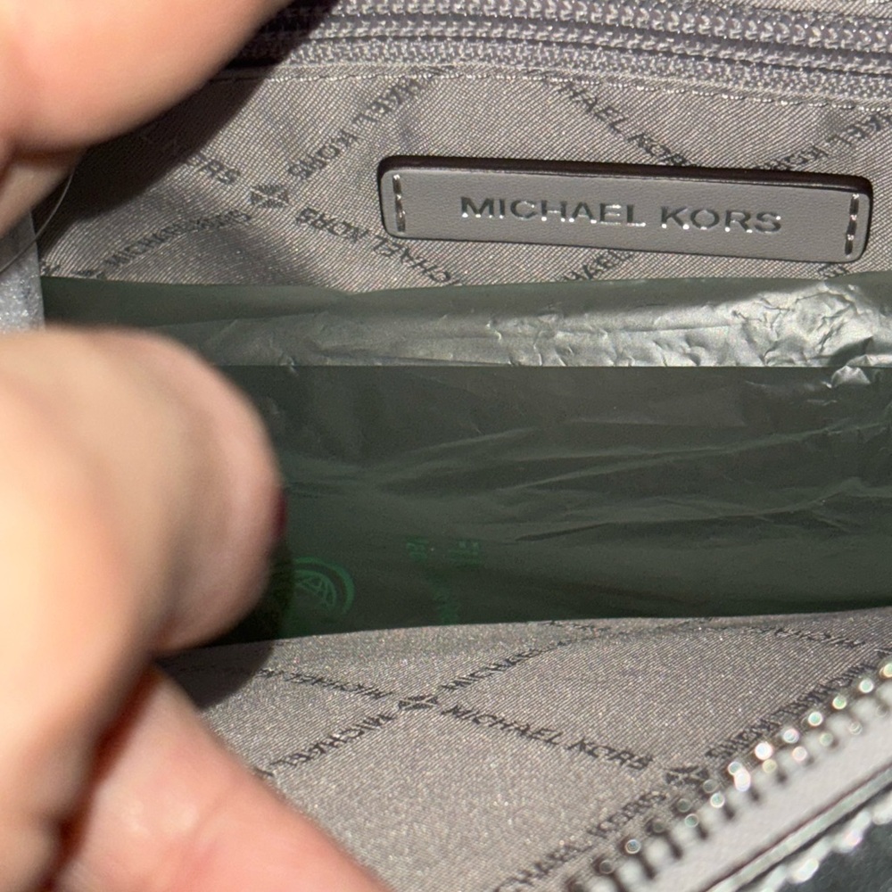 Michael Kors 🆕 mk White and Silver summer travel Backpack with dustbag
NO BOX - Picture 7 of 9